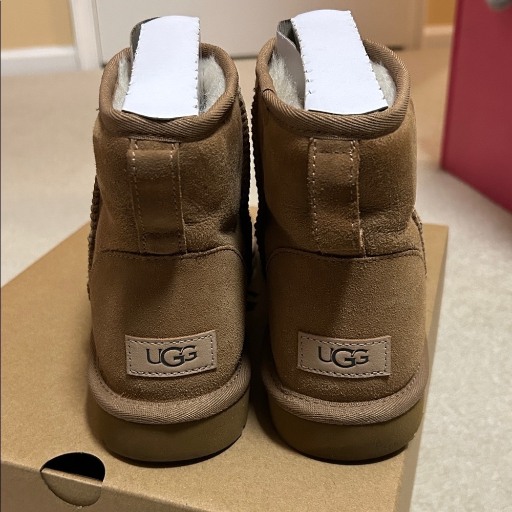 UGG Classic Mini II - Picture 5 of 6